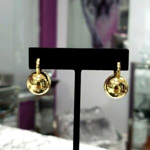 Ball earrings gold and elegant